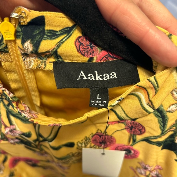 Classy women’s mid length sleevless dress - Picture 3 of 4